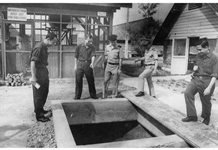 Nơi mặt trận không tiếng súng